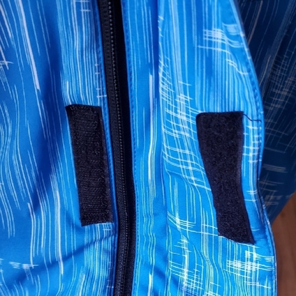Avalanche Blue and White Softshell  Ski Jacket  Hood and Water-Resistant Fabric - Picture 11 of 16